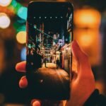 La cámara de este teléfono tiene una función de detección de movimiento y seguimiento